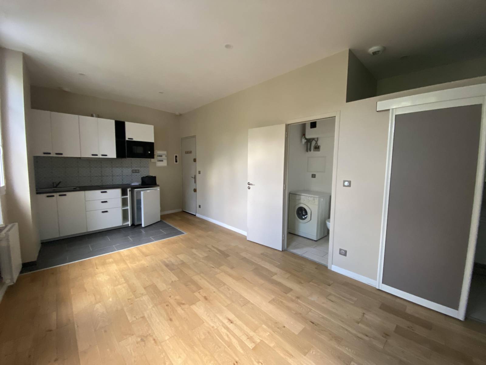 Studio à louer place de la Victoire