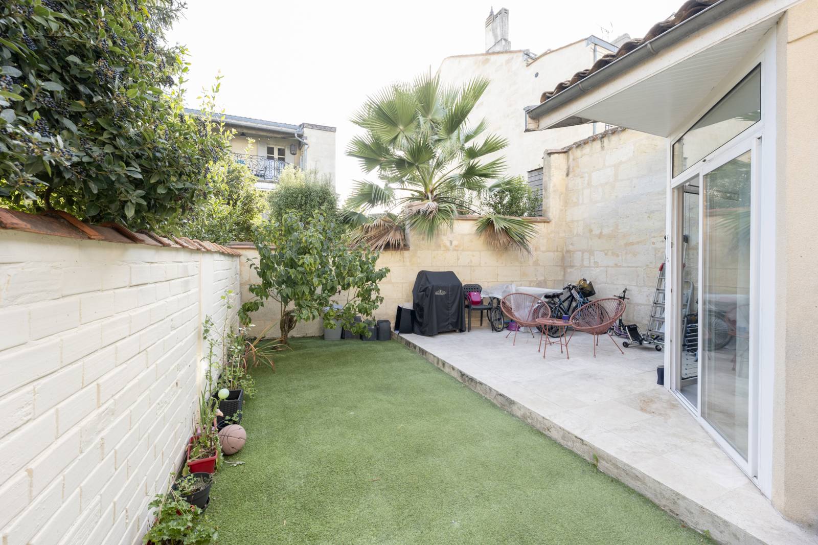 Maison en pierre 133m² 6 chambres, Jardin 33 m² ,Saint Genès