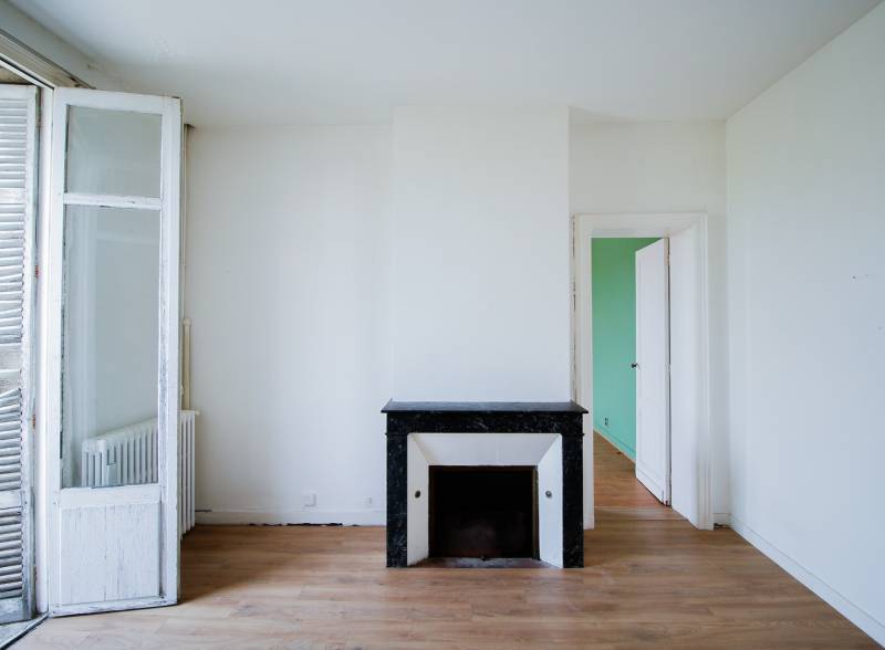 APPARTEMENT DANS UN IMMEUBLE EN PIERRE