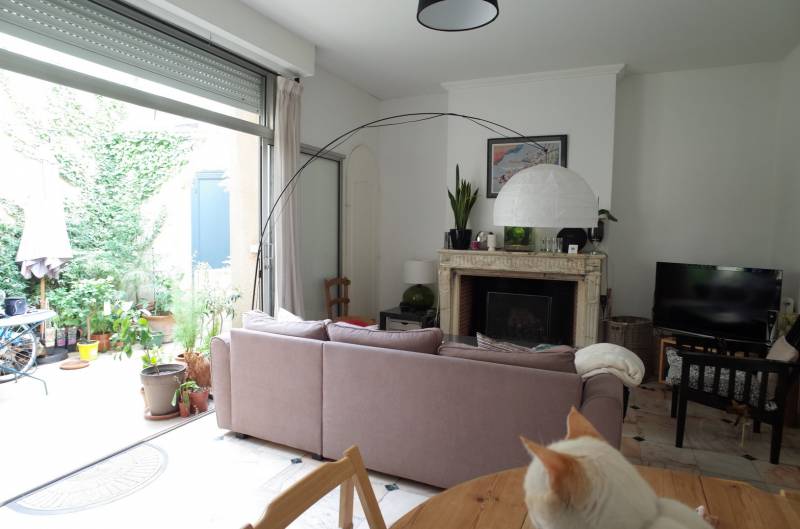 Echoppe à louer barrière du médoc avec cave et parking