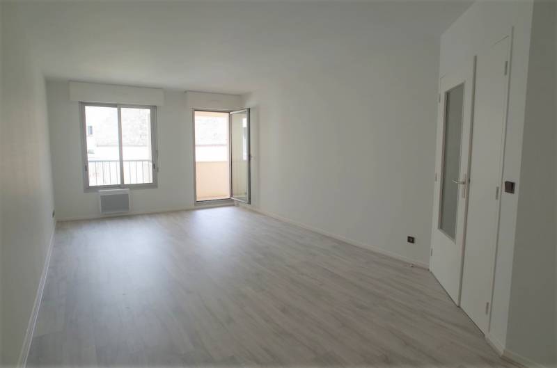 APPARTEMENT A LOUER DE QUATRE PIECES AVEC BALCON