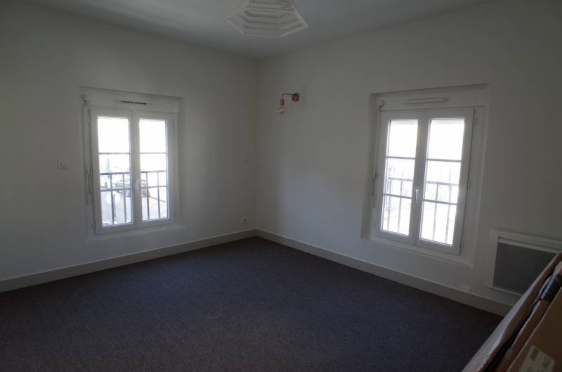 Location T2, dans immeuble pierre