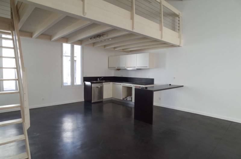 A louer maison pierre rénovée de plain pied