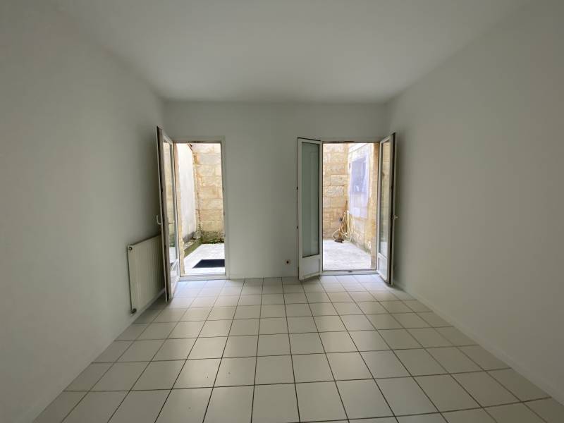 A LOUER MAISON AVEC EXTERIEUR BORDEAUX