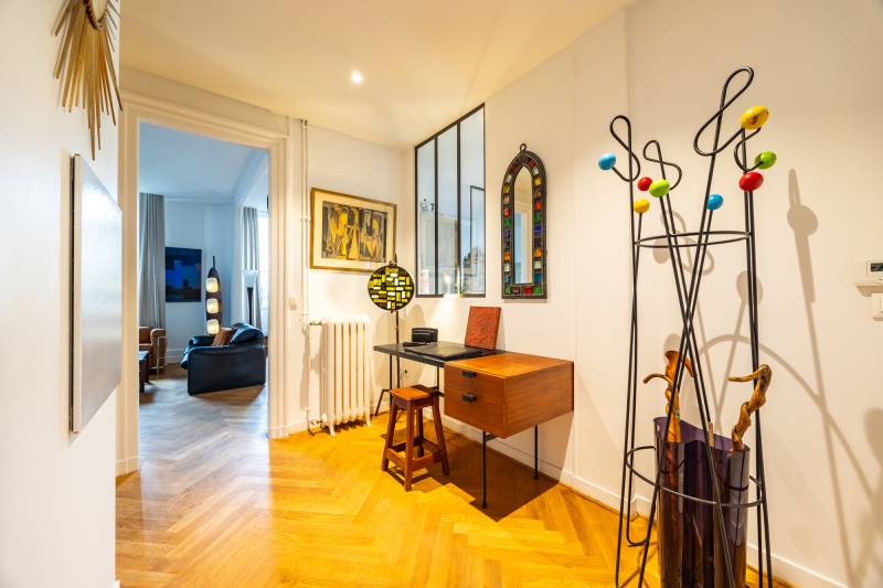 APPARTEMENT T3 IMMEUBLE EN PIERRE BALCON JARDIN PUBLIC