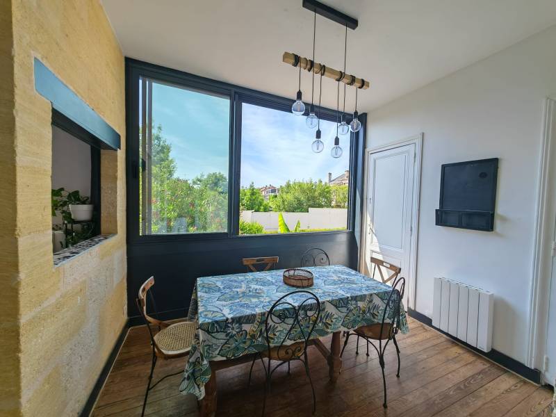BORDEAUX JUDAIQUE APPARTEMENT EN PIERRE BORDELAISE 3 CHAMBRES
