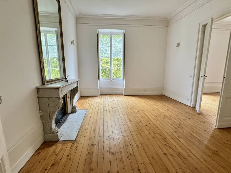 BORDEAUX QUINCONCES – APPARTEMENT DE PRESTIGE 170 m² (Bail civil ou professionnel)