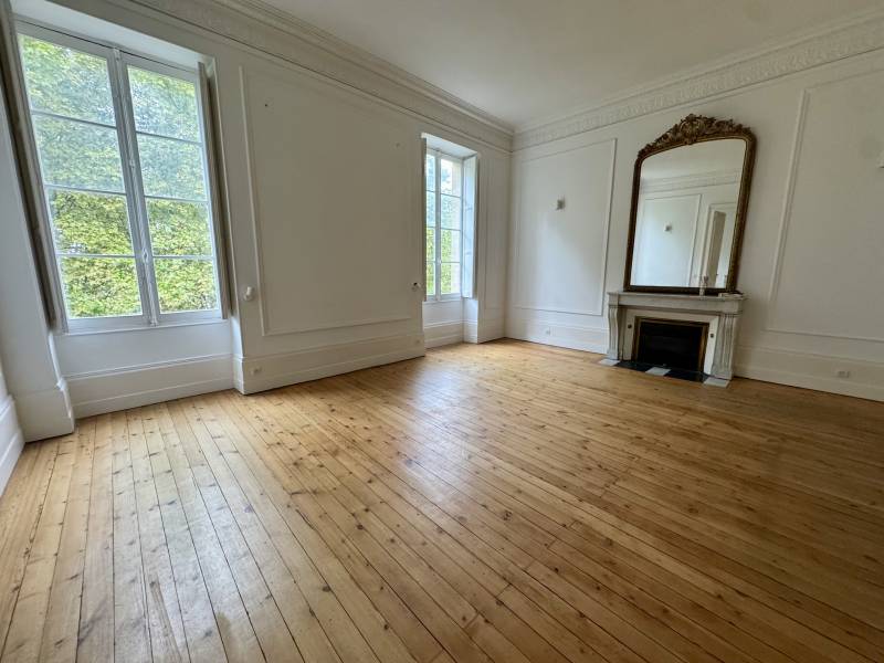 BORDEAUX QUINCONCES – APPARTEMENT DE PRESTIGE 170 m² (Bail civil ou professionnel)