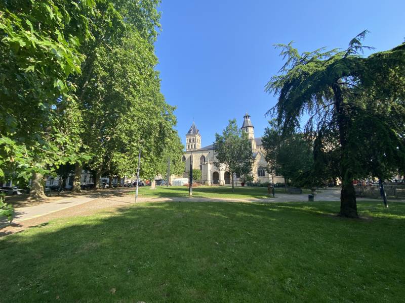 Le quartier Saint Seurin, place des martyrs de la résistance