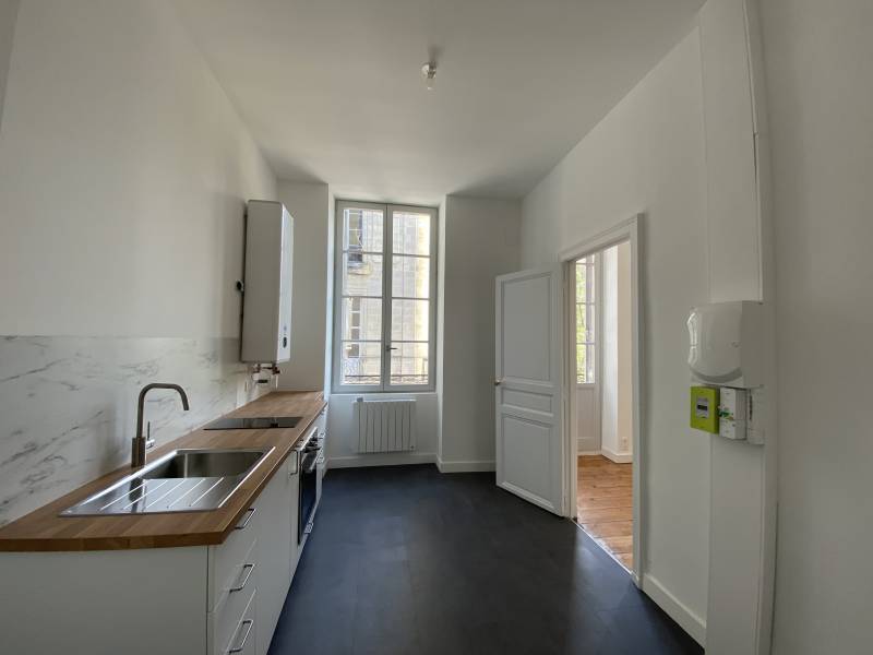 A LOUER APPARTEMENT T2 BORDEAUX - SAINT PIERRE 