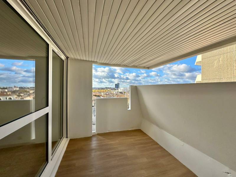 Location T3 Bordeaux Mériadeck – Appartement lumineux avec loggia et bureau