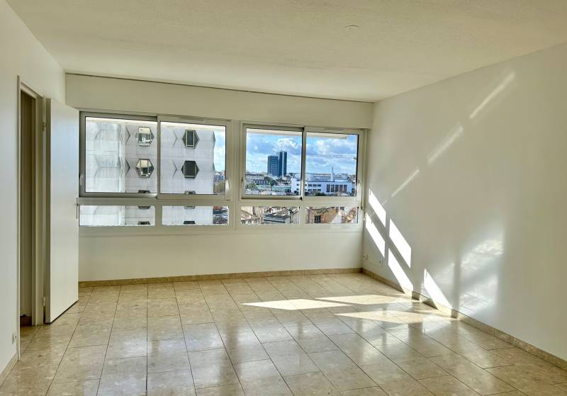 Location T3 Bordeaux Mériadeck – Appartement lumineux avec loggia et bureau