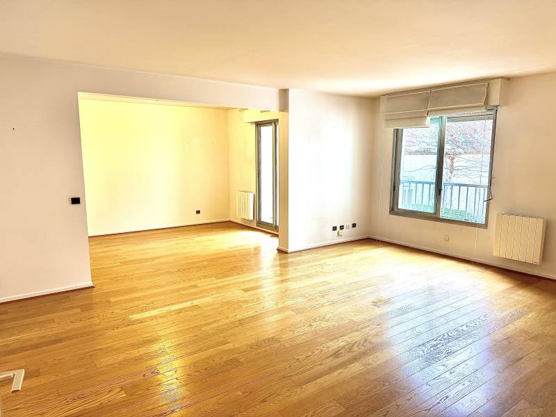 Location Grand T4 Bordeaux – Appartement lumineux avec terrasse, parking, cave et ascenseur