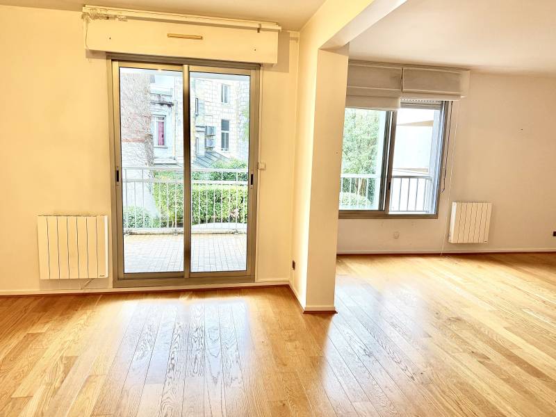 Location Grand T4 Bordeaux – Appartement lumineux avec terrasse, parking, cave et ascenseur