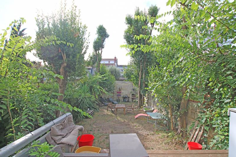 APPARTEMENT AVEC EXTERIEUR A BORDEAUX CENTRE VILLE CHARME DE L'ANCIEN