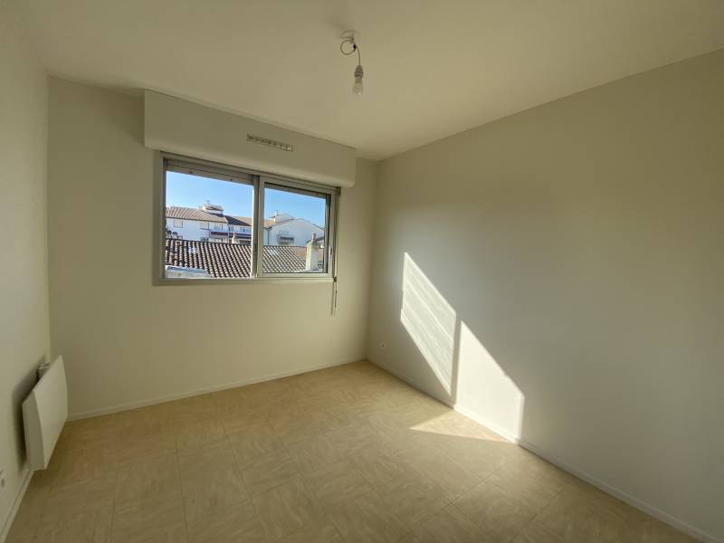 A LOUER APPARTEMENT T2 BORDEAUX - VICTOIRE 