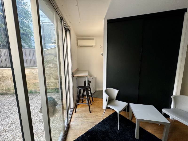 T1 Meublé FONDAUDEGE St SEURIN-FONDAUDEGE TERRASSE