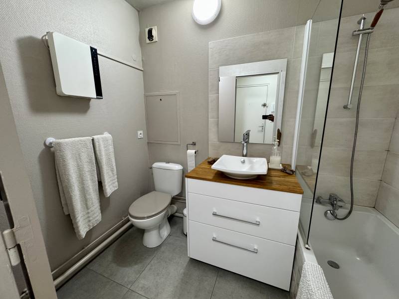 LOCATION T1 MEUBLÉ - Parking – BORDEAUX CENTRE- Saint GENES