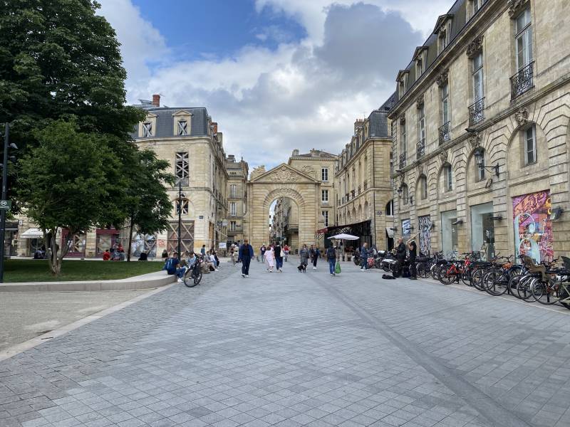 La porte Dijeaux, place Gambetta