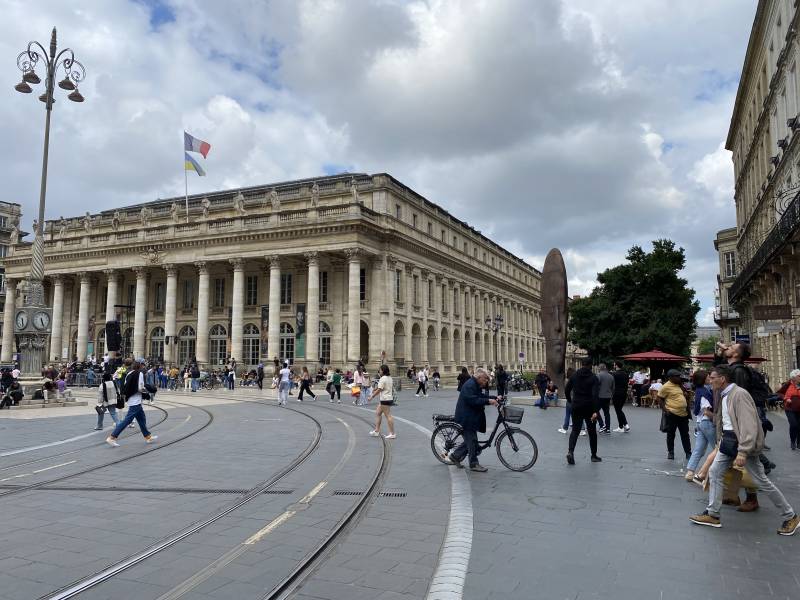 Le grand théâtre vu du cour de l'intendance