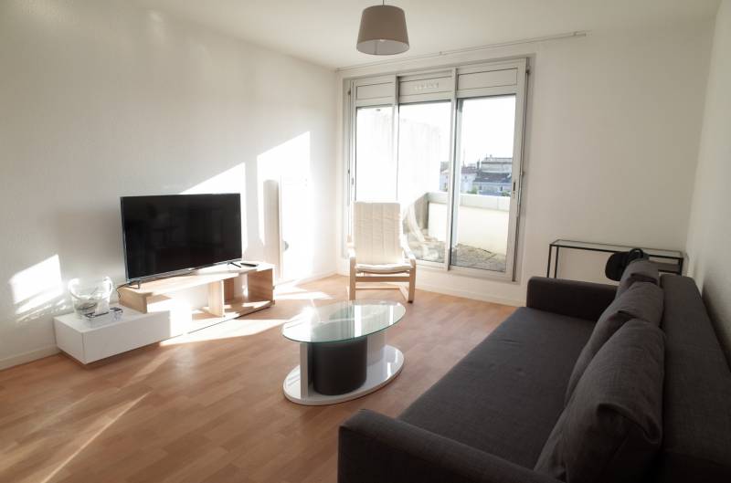 A LOUER APPARTEMENT T3 MEUBLE BORDEAUX - CROIX BLANCHE 