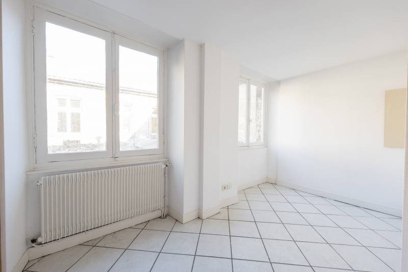 bordeaux centre ville pey berland gambetta grands hommes appartement