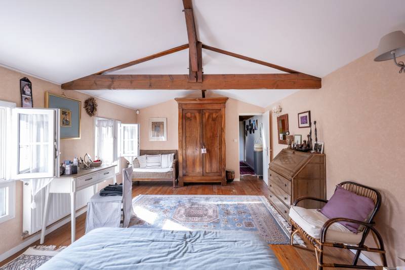 BORDEAUX ECHOPPE EN PIERRE A VENDRE PROCHE CENTRE VILLE