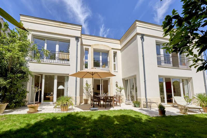 Notre zone d'activité pour ce service Appartement bordelais en étage avec terrasse à vendre Quais de Bordeaux