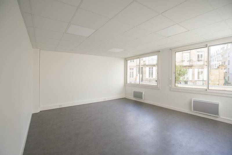 LOCATION BUREAUX – 39 m² – BORDEAUX SAINT-SEURIN