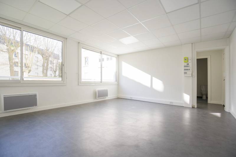 LOCATION BUREAUX – 39 m² – BORDEAUX SAINT-SEURIN