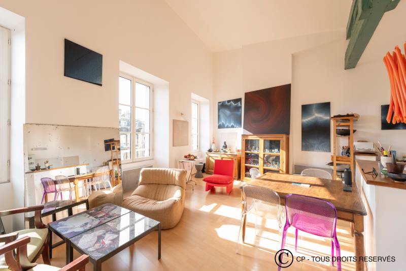 APPARTEMENT EN DUPLEX QUARTIER HISTORIQUE DE BORDEAUX 3 CHAMBRES ET UN BUREAU