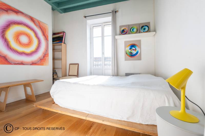 APPARTEMENT EN DUPLEX QUARTIER HISTORIQUE DE BORDEAUX 3 CHAMBRES ET UN BUREAU