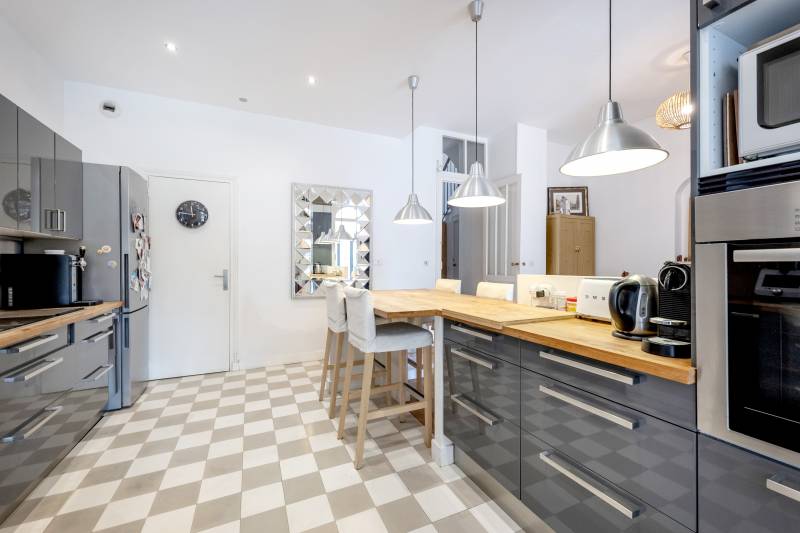 A VENDRE BORDEAUX MAISON AVEC JARDIN PRESTATIONS ANCIENNES CHARME JUDAIQUE