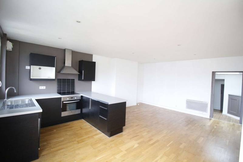 appartement dernier étage immeuble pierre Ornano Saint Genes