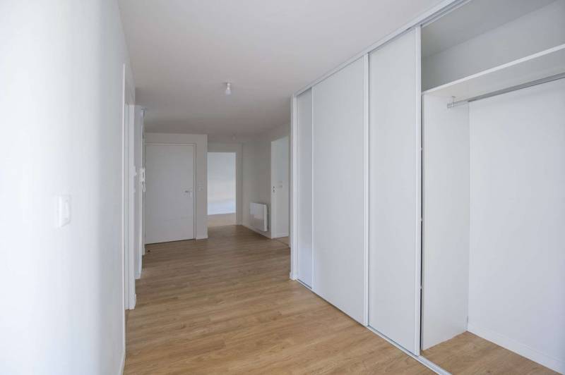 A vendre bordeaux appartement ascenseur et balcon lumineux