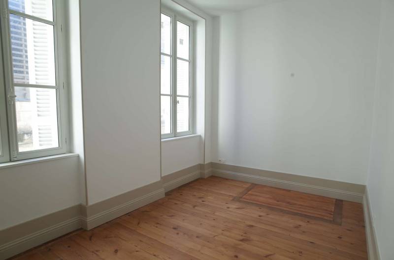 A LOUER APPARTEMENT T3 BORDEAUX - CHARTRONS 