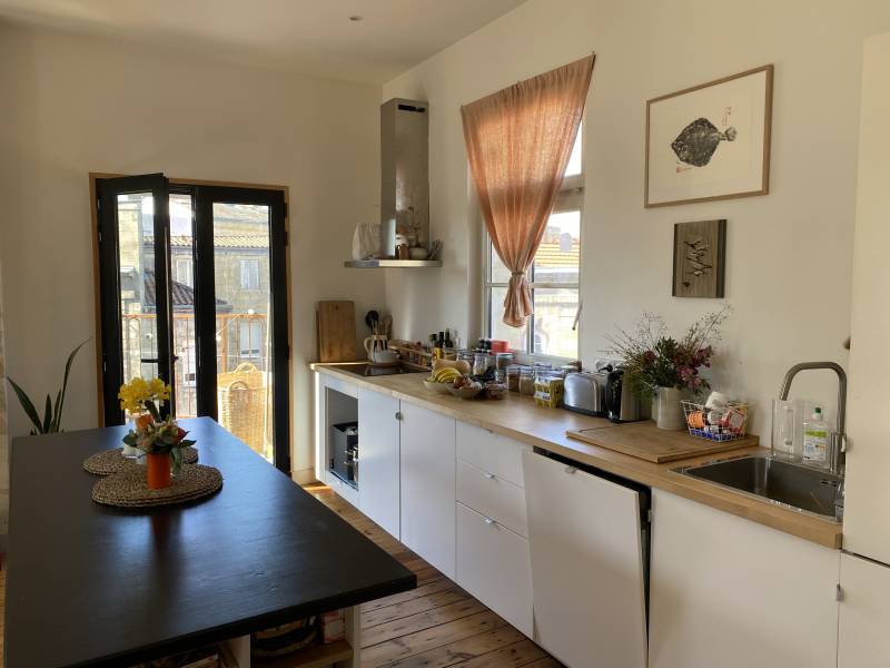 A LOUER BEAU T3 BORDEAUX CHARTRONS