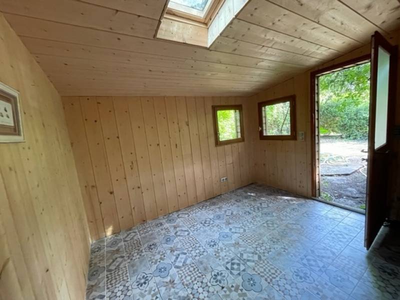 Cabane de jardin, télétravail, vélux