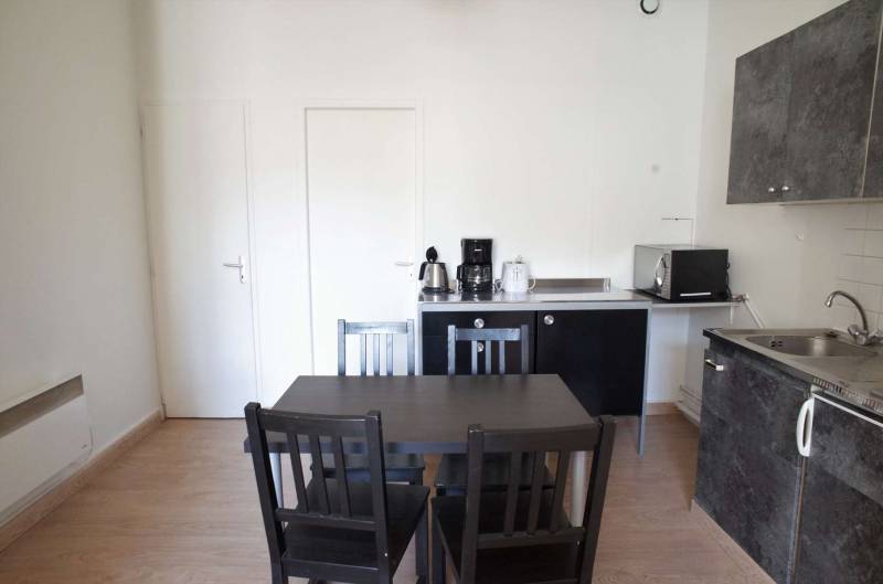 Appartement avec cuisine semi séparé