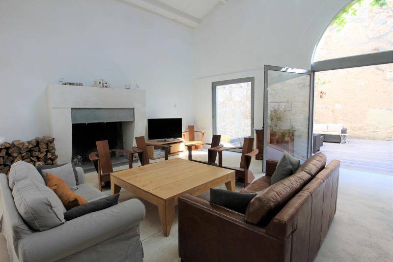 GRANDE MAISON A VENDRE AVEC QUATRE CHAMBRES