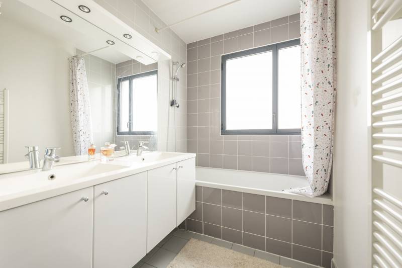 ACHAT A BORDEAUX APPARTEMENT 3 CHAMBRES GARAGE EXTERIEUR