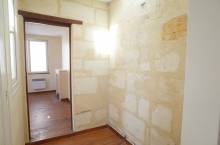 Entrée en pierre - 2 fenêtres