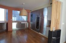 APPARTEMENT A LOUER DEUX CHAMBRES ET UN BUREAU