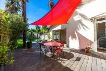 MAISON AVEC GRAND JARDIN PISCINE ET GARAGE