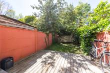 APPARTEMENT AVEC JARDIN IMMEUBLE EN PIERRE