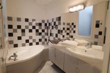 A louer appartement avec salle de bain complète
