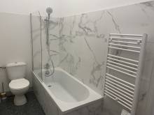 Salle de bains moderne et rénovée