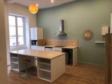 Studio moderne avec grande cuisine à louer