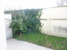 A LOUER MAISON AVEC JARDINET ET TERRASSE