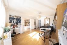 MAISON ENTIEREMENT RENOVEE AVEC PISCINE BARRIERE DE PESSAC/PARC LESCURE 6 PIECES 132M²